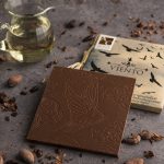 Madagascar milk chocolate with almond oil and caramelized cocoa beans