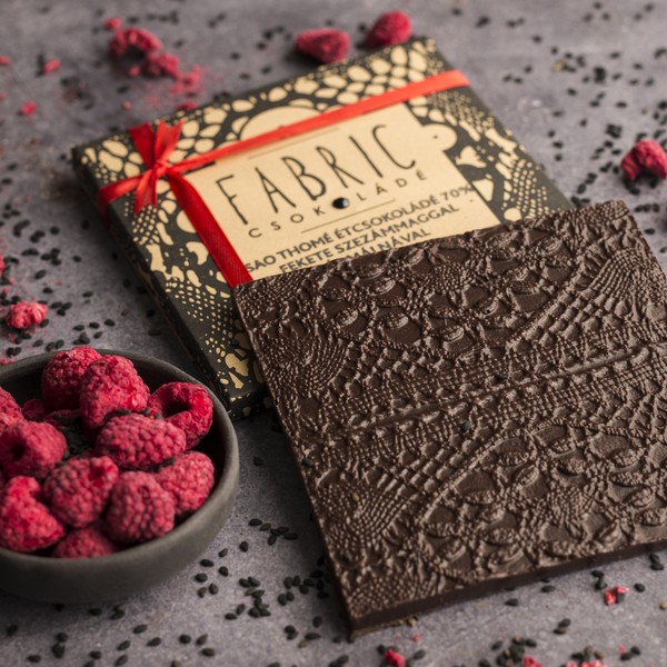Sao Thomé dark chocolate with raspberries and black sesame seeds